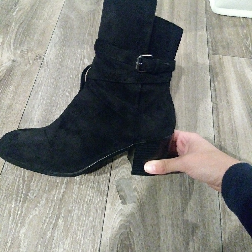 Black botties